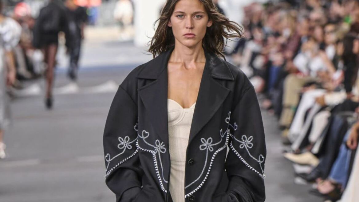 Τα ωραιότερα ανοιξιάτικα φορέματα για να υποδεχτείτε τη νέα σεζόν