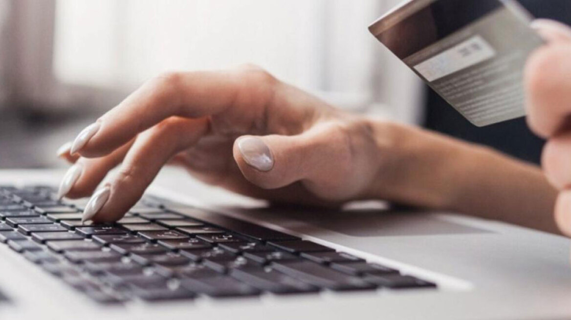 Υποσχέθηκαν αναδρομικά χηρείας και της πήραν 6.500 ευρώ