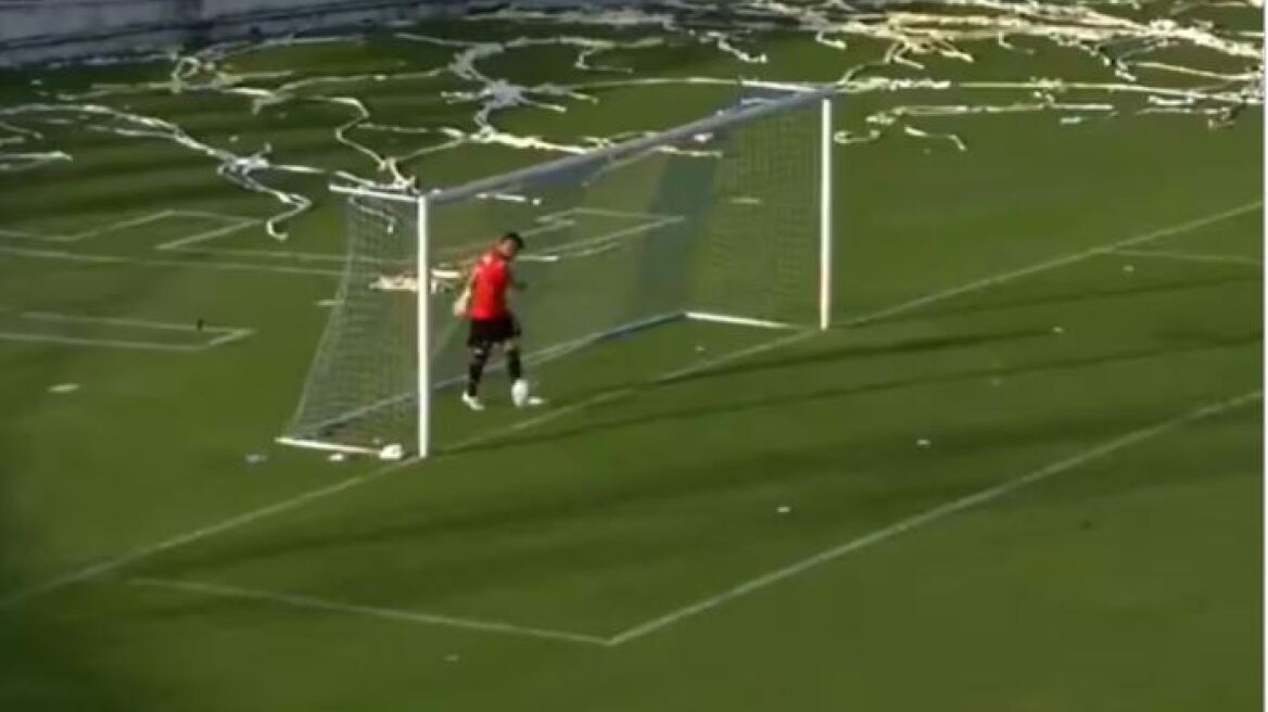 Αργεντινή: Γκολ από τα 60 μέτρα σε αγώνα της Β' κατηγορίας - Δείτε βίντεο