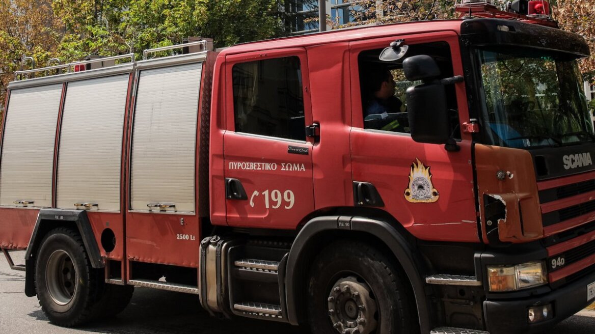 Έσβησε η φωτιά σε λυόμενο στην Εκάλη