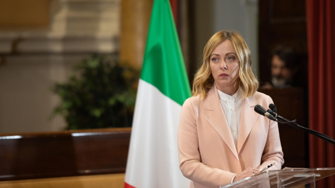 Ιταλία: Η Μελόνι ναύλωσε στρατιωτικό αεροσκάφος για να μεταφερθεί βρέφος με καρδιακή πάθηση από τη Βρετανία στη Ρώμη