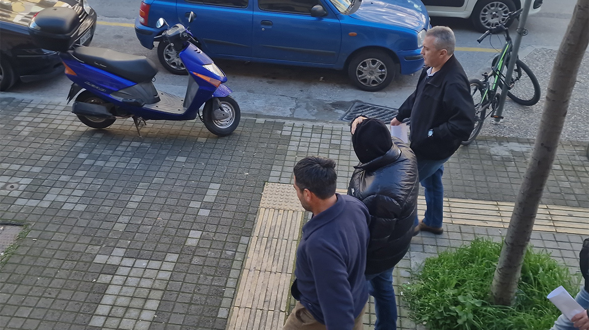 Θεσσαλονίκη: Συγγνώμη από τον μάγειρα που μαχαίρωσε επειδή δεν του άρεσε το κοντοσούβλι ζητά ο 55χρονος