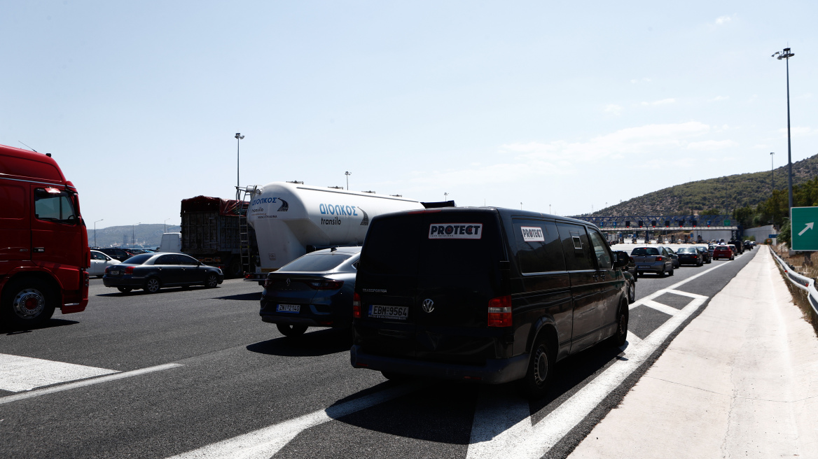 Τροχαία: «Τσουχτερό» πρόστιμο 6.800 ευρώ σε 42 βανάκια για παράνομη μεταφορά επιβατών - Ελεγχοι στην Αττική Οδό