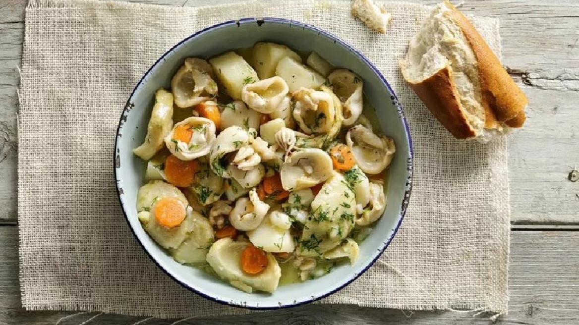 Αγκινάρες αλά πολίτα με σουπιές