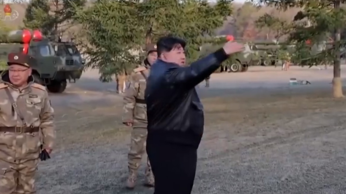 Κιμ Γιονγκ Ουν: Επιθεώρησε άσκηση εκτόξευσης πυραυλών με στόχο τη Σεούλ - Δείτε βίντεο