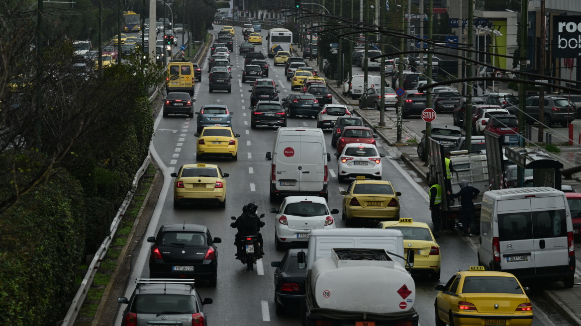 Κίνηση στους δρόμους: Μποτιλιάρισμα στον Κηφισό - Καθυστερήσεις και στην Αττική οδό