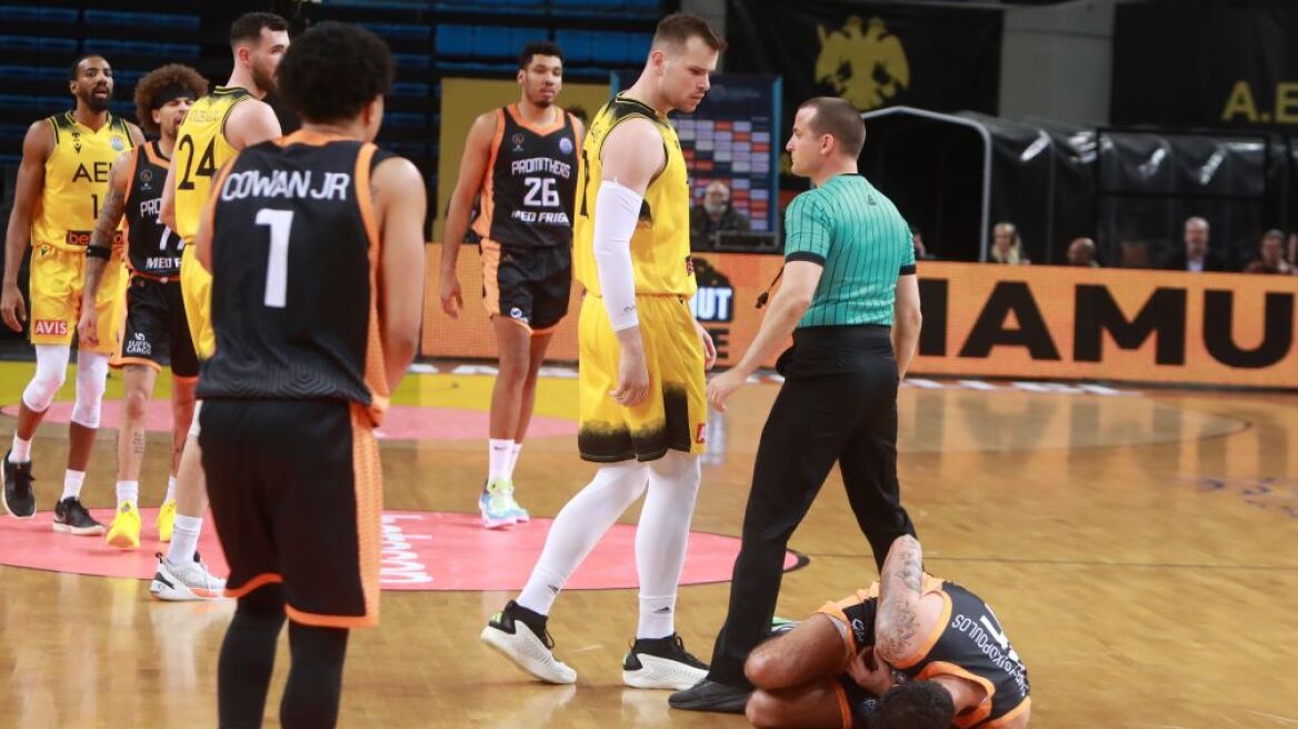 Basketball Champions League, ΑΕΚ - Προμηθέας: Ρίψη αντικειμένων και προσωρινή διακοπή - Βίντεο