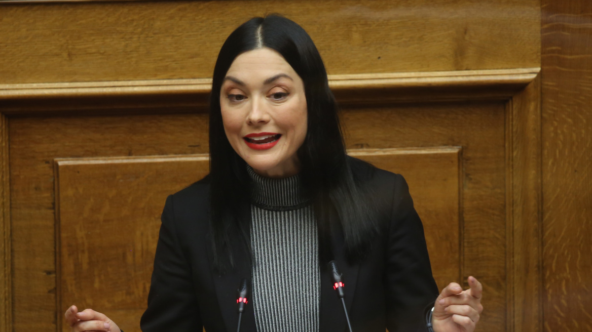 Ανεβάζει τον πήχη για το ΠΑΣΟΚ η Nάντια Γιαννακοπούλου: «Η δεύτερη θέση δεν αρκεί» - Βίντεο