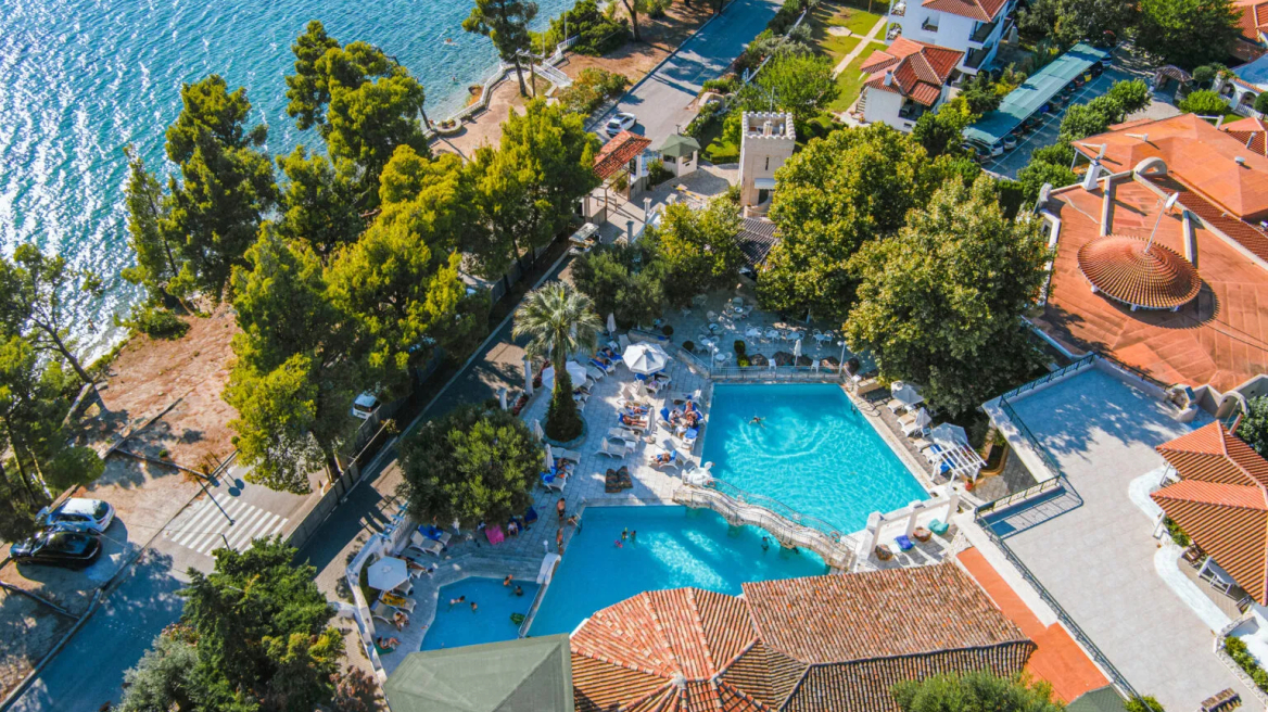 Ένα ξενοδοχείο στη Χαλκιδική γίνεται το ιδανικό καταφύγιο για ονειρεμένες οικογενειακές διακοπές