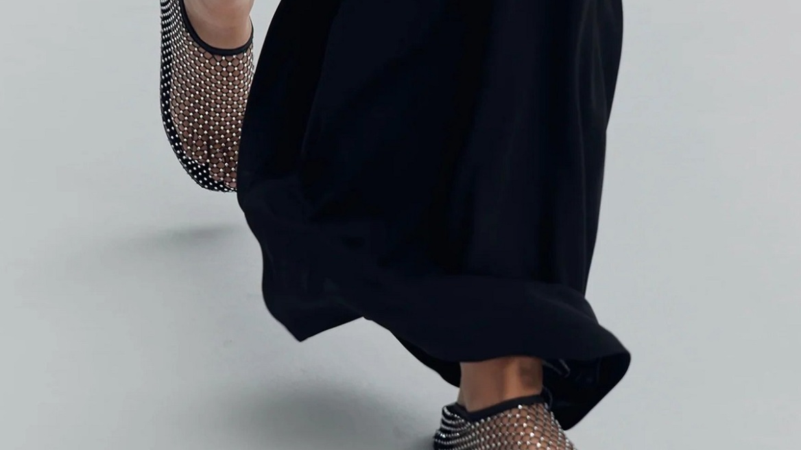 Fishnet flats: Τα ωραιότερα ζευγάρια για την άνοιξη 2024