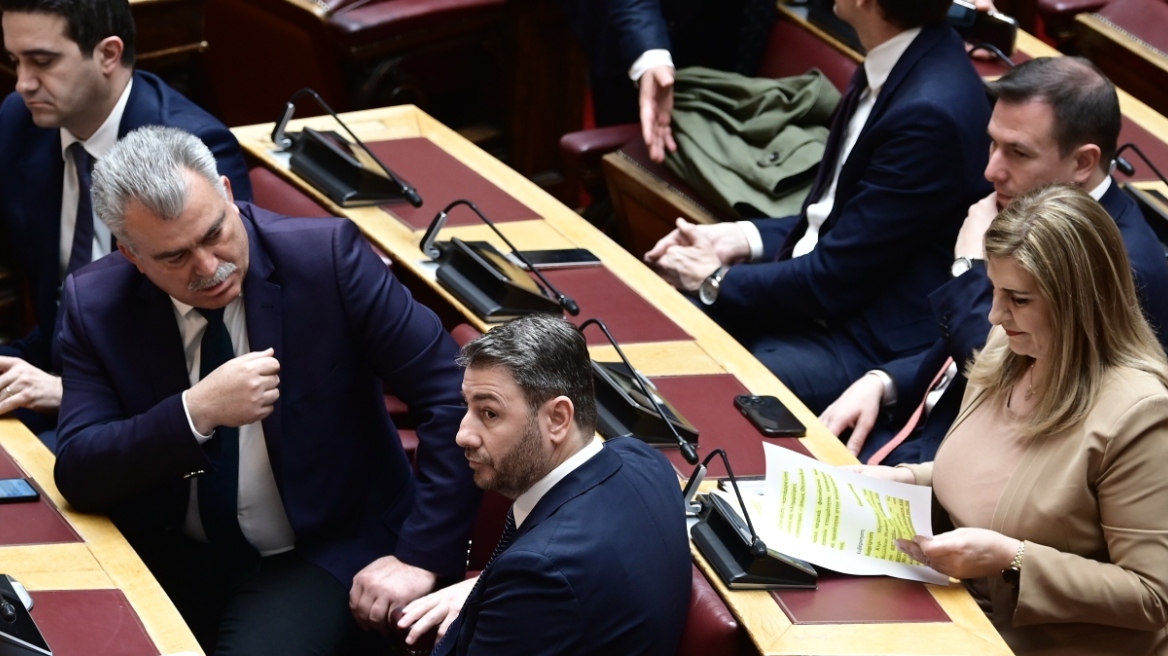 ΠΑΣΟΚ: Αίτημα για ενημέρωση για τις συμφωνίες με την Ουκρανία