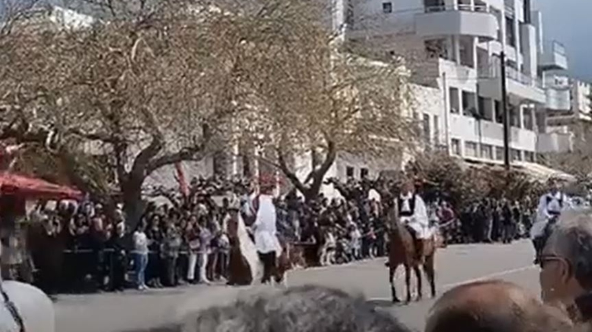 25η Μαρτίου: Παρέλαση με άλογα στην Κάρυστο - Δείτε βίντεο