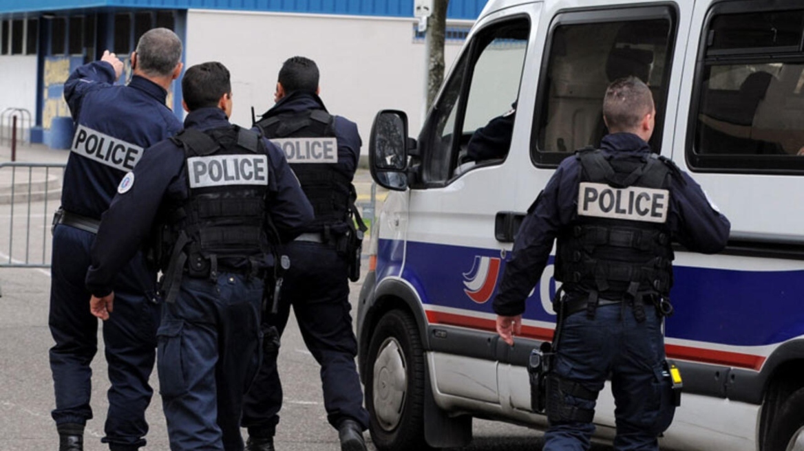 Γαλλία: 8χρονος φέρεται να απείλησε τη δασκάλα του και αστυνομικούς - Πήγε στο σχολείο με δύο μαχαίρια
