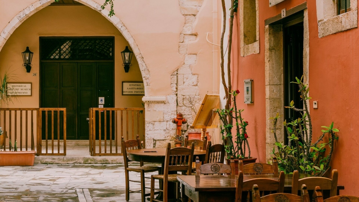 Πάσχα στην Ελλάδα: 6 προορισμοί για την ταξιδιωτική σας λίστα