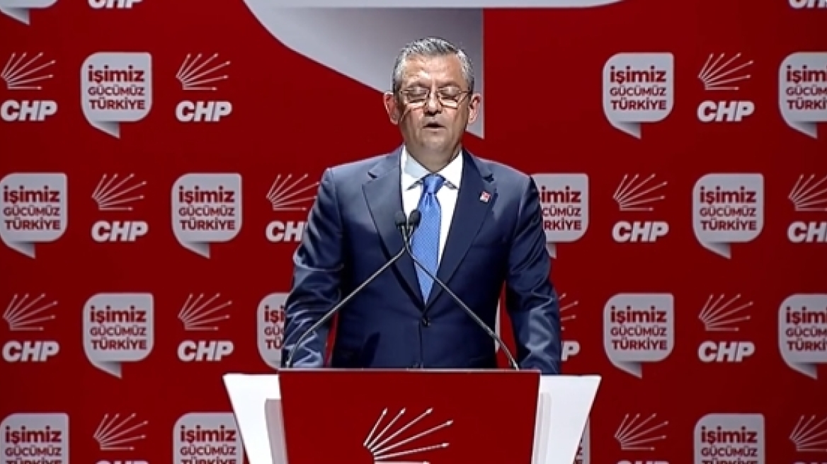 Τουρκία: Σκληρές πολιτικές αντιδράσεις και κατηγορίες για «πραξικόπημα» μετά την ακύρωση του συνεδρίου του CHP