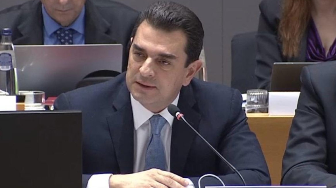 Σκρέκας: Δημιουργούμε καλύτερα αμειβόμενες θέσεις εργασίας συμβάλλοντας στην αναχαίτιση του brain drain