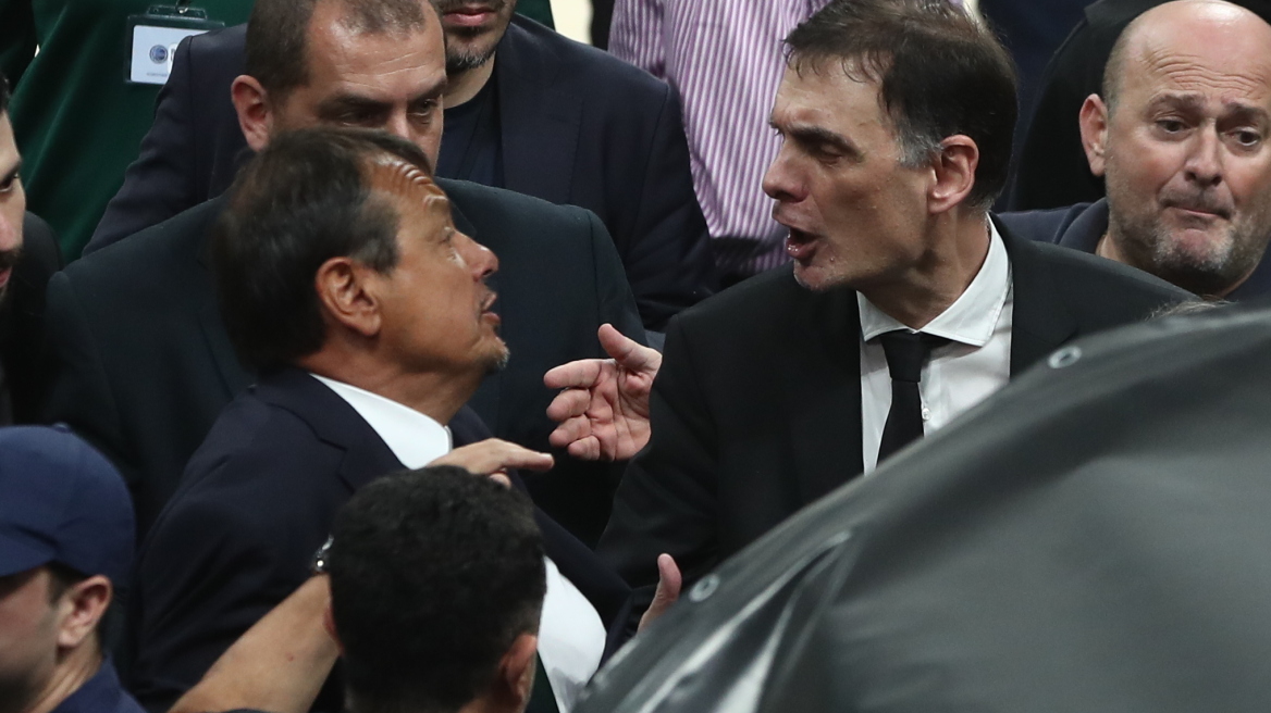 Έντονος διάλογος Αταμάν - Μπαρτζώκα μετά το τέλος του ντέρμπι 