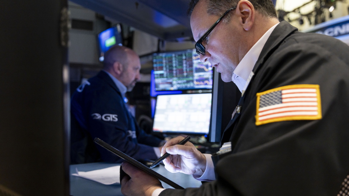 Επιφυλακτικό κλίμα στη Wall Street - Μεικτά πρόσημα στους δείκτες