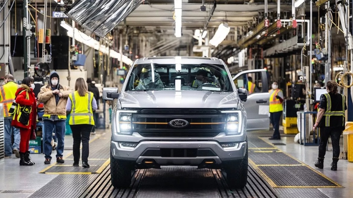 Η Ford εκθειάζει τους εργαζόμενους της