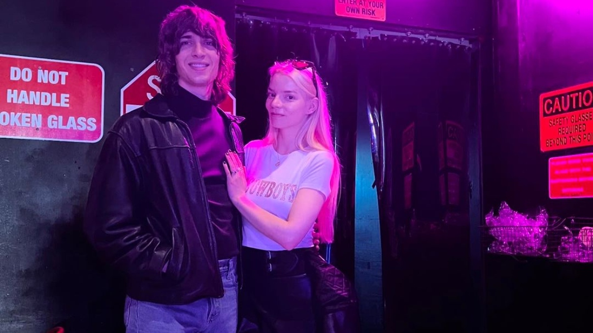 Άνια Τέιλορ Τζόι: Η ηθοποιός και ο σύζυγός της γιόρτασαν τα κοινά τους γενέθλια - Χρόνια πολλά σε εμάς, έγραψε