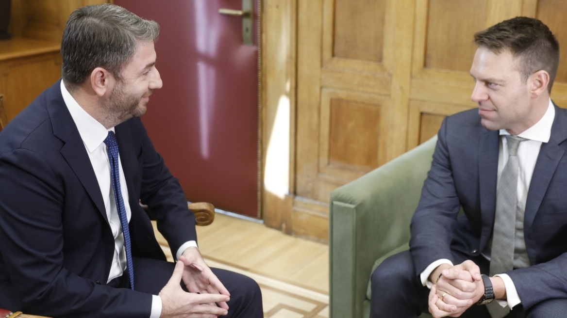 Ανδρουλάκης τρολάρει Κασσελάκη: Όταν βαφτίστηκα, σχηματίστηκε ο ήλιος του ΠΑΣΟΚ