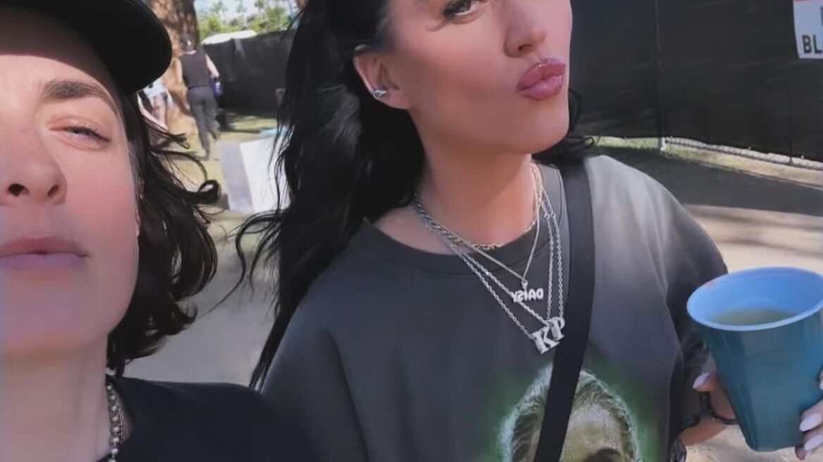 Η Κέιτι Πέρι φόρεσε ένα Τ-shirt ως φόρεμα και πήρε τηλέφωνο τον Orlando Bloom