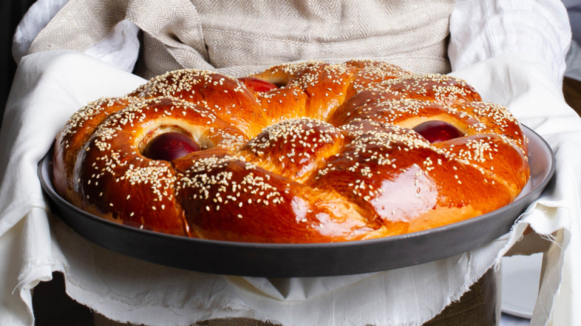 Τα πιο αφράτα και μυρωδάτα τσουρέκια της Αθήνας