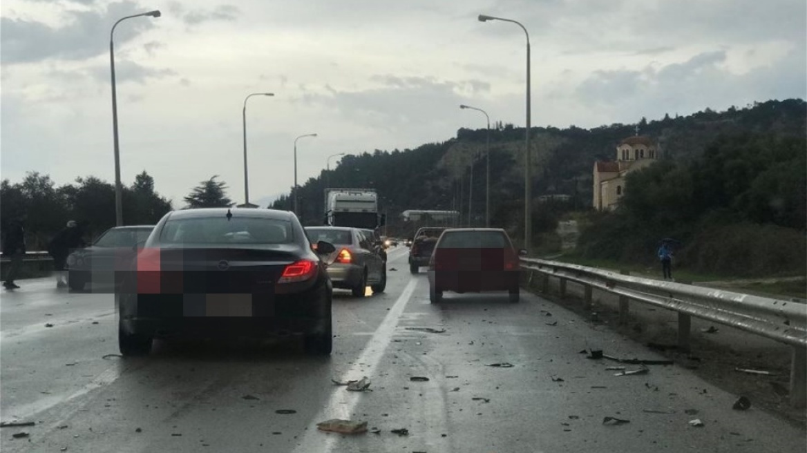 Θεσσαλονίκη: Τροχαίο μεταξύ στρατιωτικού λεωφορείου, απορριμματοφόρου και ΙΧ - Ένας τραυματίας