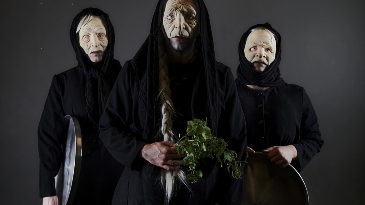 Μπήκαμε στο εργαστήρι της Μάρθας Φωκά, ένα από τα ελάχιστα εξειδικευμένα θεατρικής μάσκας στην Ελλάδα