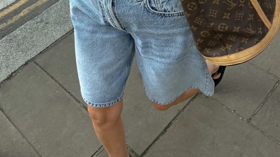 Τα μαύρα σανδάλια στα οποία αξίζει να επενδύσετε αυτή τη σεζόν