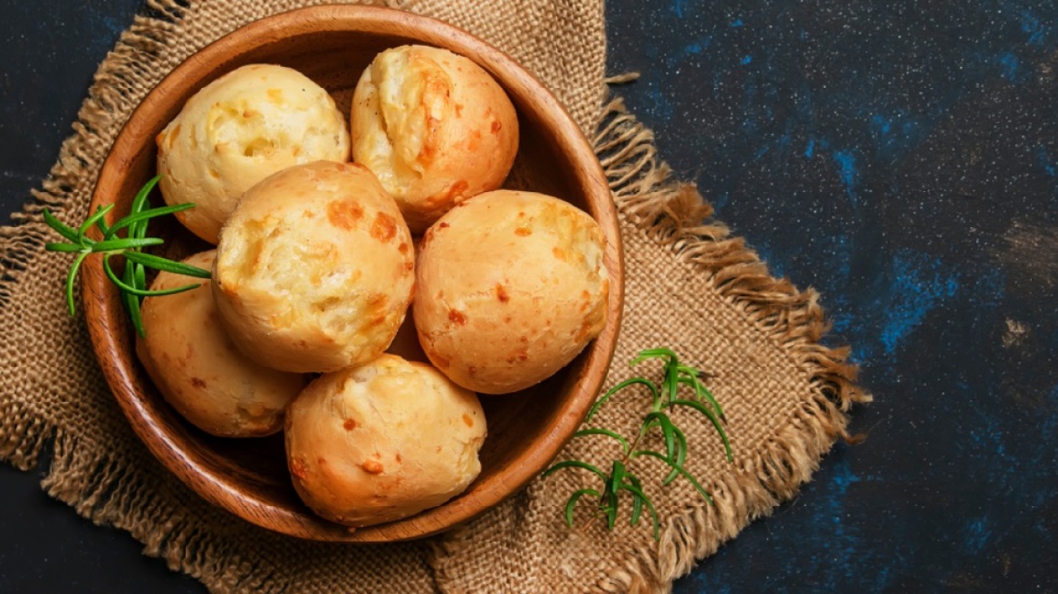 Αλμυρά κεκάκια με 4 τυριά