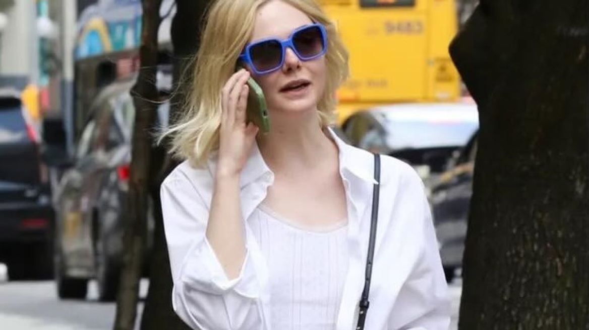 Η Ελ Φάνινγκ φόρεσε πρώτη τα Ιt σανδάλια της σεζόν