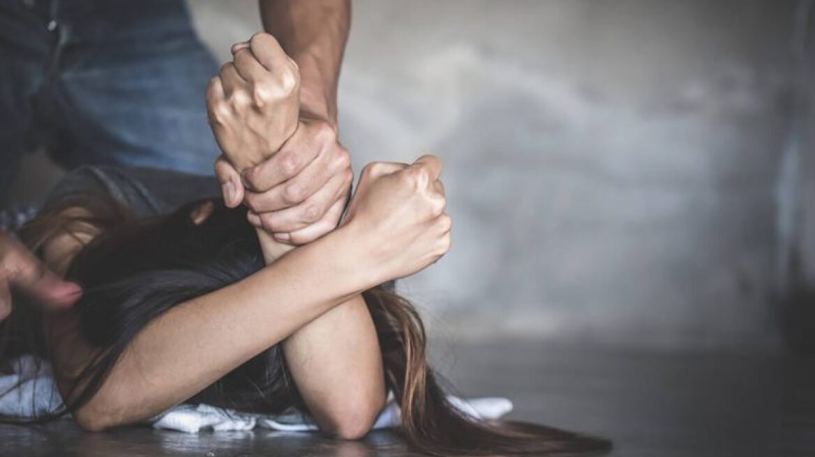 Ηράκλειο: Είχαν φυλακισμένη 25χρονη, την χτυπούσαν και την εξέδιδαν