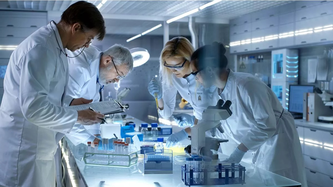 Kαρκίνος: Η βιταμίνη που αλλάζει το μικροβίωμα και προστατεύει από τη νόσο – Έλληνας ερευνητής αποκαλύπτει