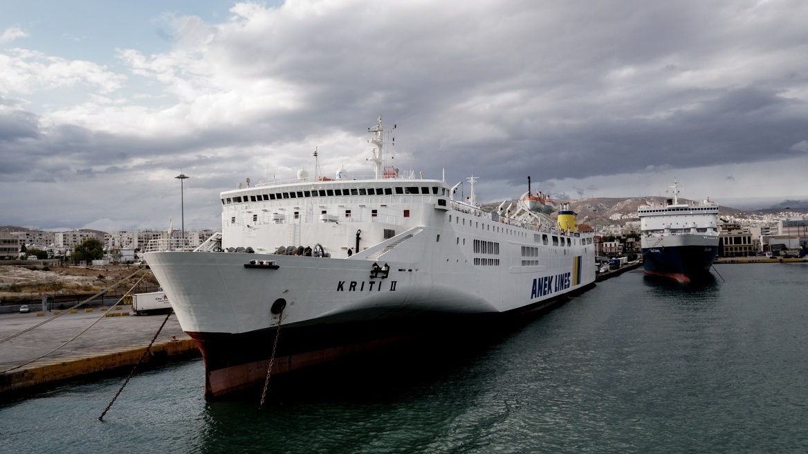 Aπαγόρευση απόπλου του πλοίου «Κρήτη ΙΙ» λόγω βλάβης - Ταλαιπωρία για 669 επιβάτες