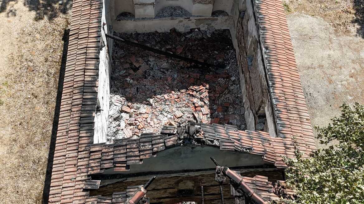 Καταστράφηκε από πυρκαγιά ιστορικός ναός στη Χαλκιδική - Δείτε φωτογραφίες