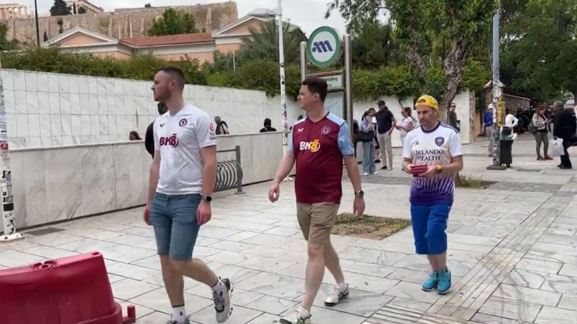 Ζέσταμα με μπύρες και βόλτες στο Μοναστηράκι πριν το ματς με τον Ολυμπιακό για τους οπαδούς της Άστον Βίλα - Δείτε βίντεο 