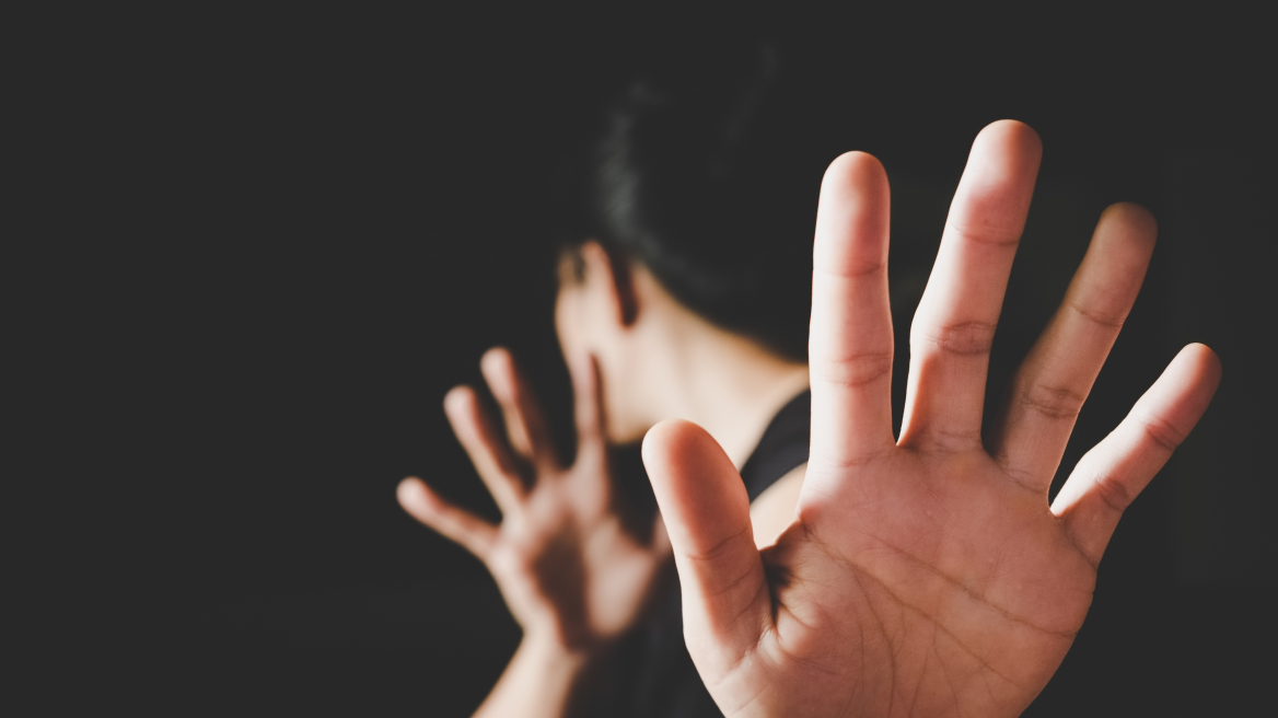 Χτύπησε και προσπάθησε να βιάσει ανήλικη στο Λουτράκι