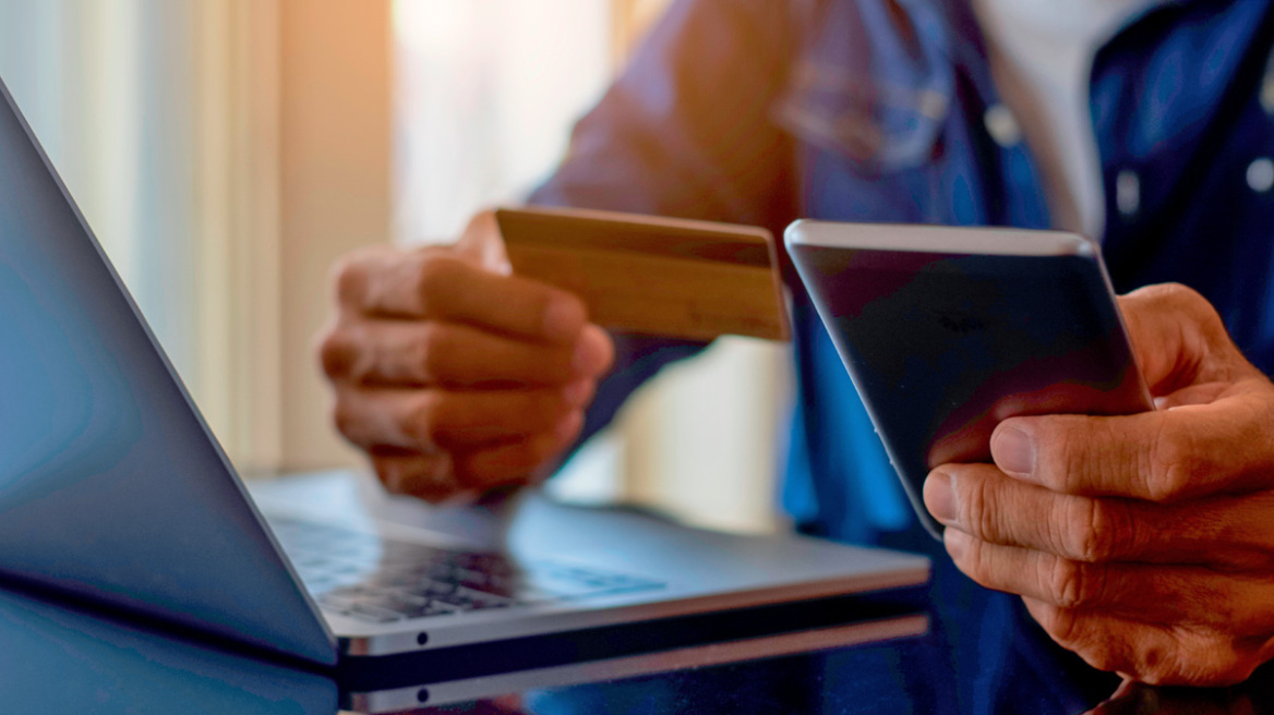 Οκτώ στους 10 Έλληνες κάνουν αγορές από online πλατφόρμες χωρών εκτός ΕΕ όπως Temu και Shein
