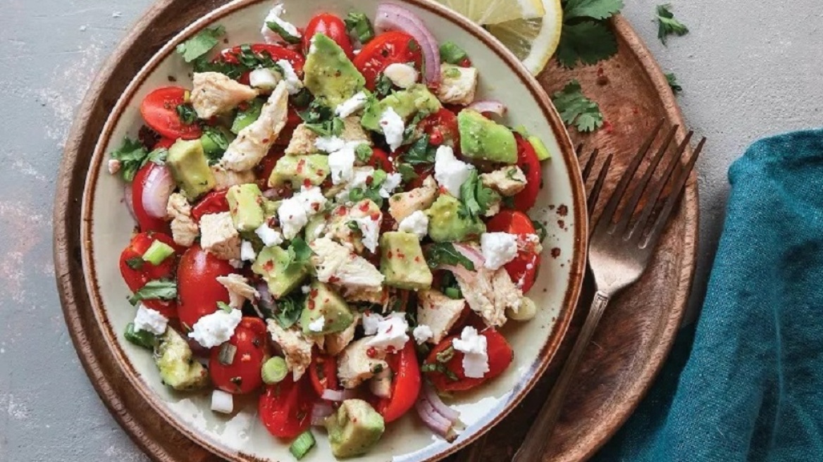 12 light και θρεπτικές σαλάτες με τόνο ή κοτόπουλο