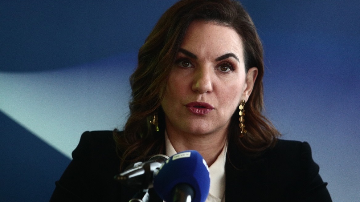 Κεφαλογιάννη: Αναβλήθηκε η επίσκεψή της στην Κεφαλονιά - Επέστρεψε στην Αθήνα το αεροπλάνο λόγω καιρικών συνθηκών