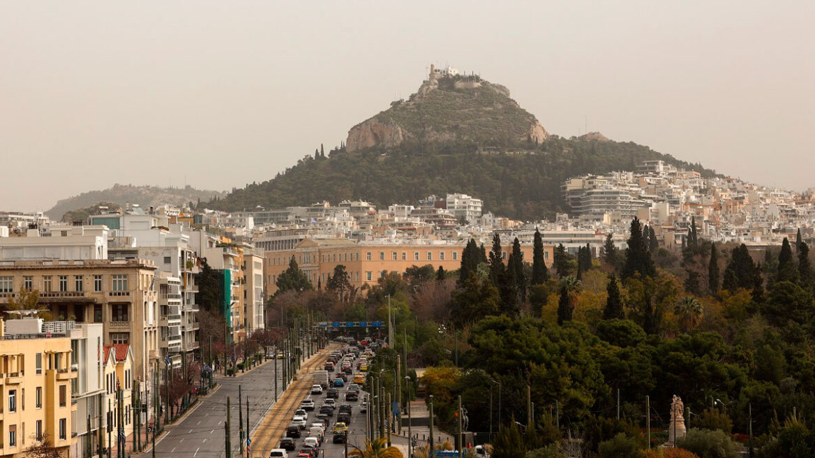 Καιρός: Υψηλές για την εποχή θερμοκρασίες, νοτιάδες και αφρικανική σκόνη προ των πυλών