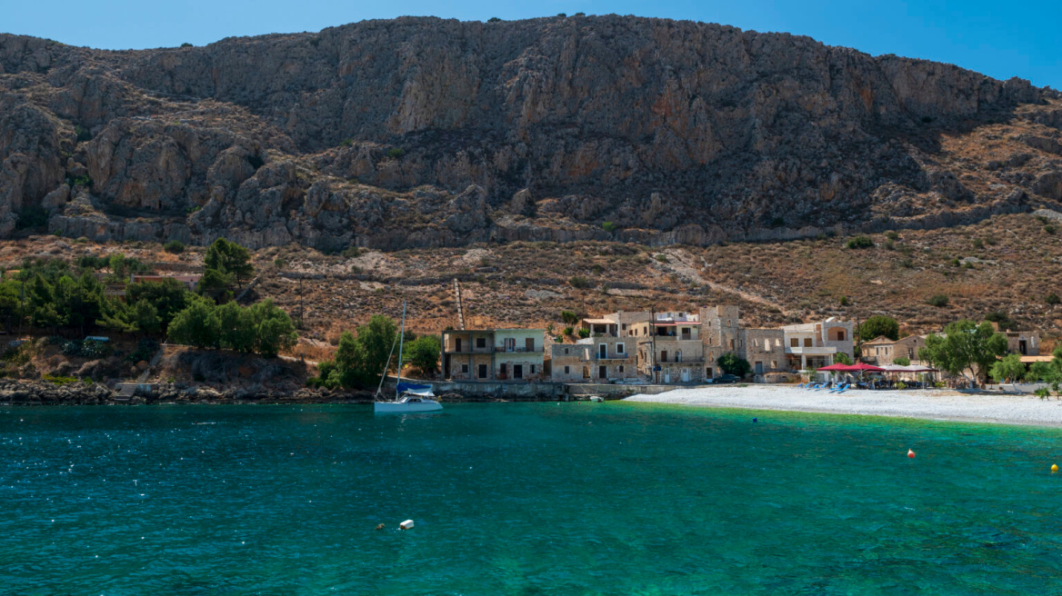 4 εκδρομές στην Πελοπόννησο: Ιδανικοί προορισμοί για τα πρώτα καλοκαιρινά μπάνια