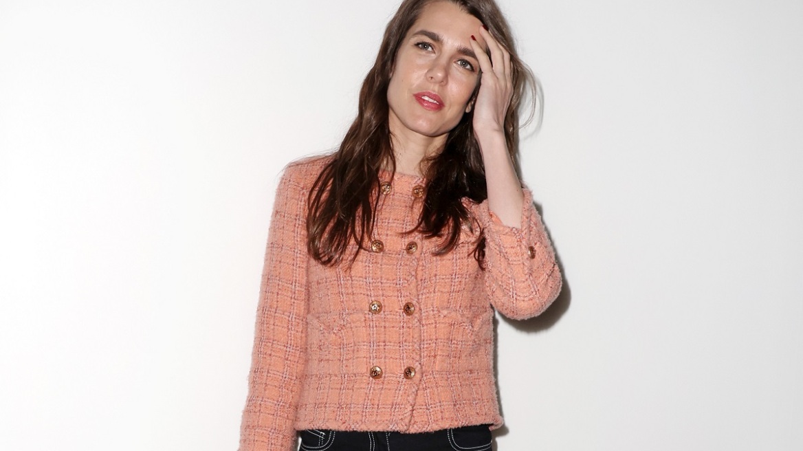 H Charlotte Casiraghi εμφανίστηκε στις Κάννες με «νυφικό φόρεμα» 