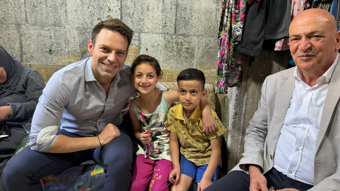 Βίντεο Κασσελάκη για την επίσκεψη στην Παλαιστίνη με αναφορές στον Ανδρέα Παπανδρέου