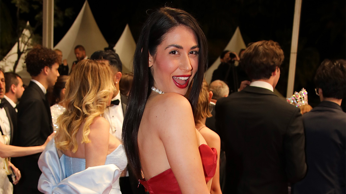 Η Έλενα Κρεμλίδου φωτογραφίζεται στο Φεστιβάλ των Κανών με γνωστό Αμερικανό Παραγωγό ταινιών του Hollywood