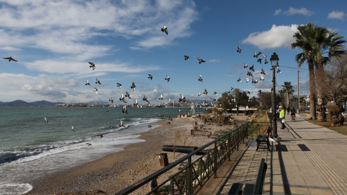 Καιρός: Βροχές στα κεντρικά και βόρεια και 30άρια σήμερα