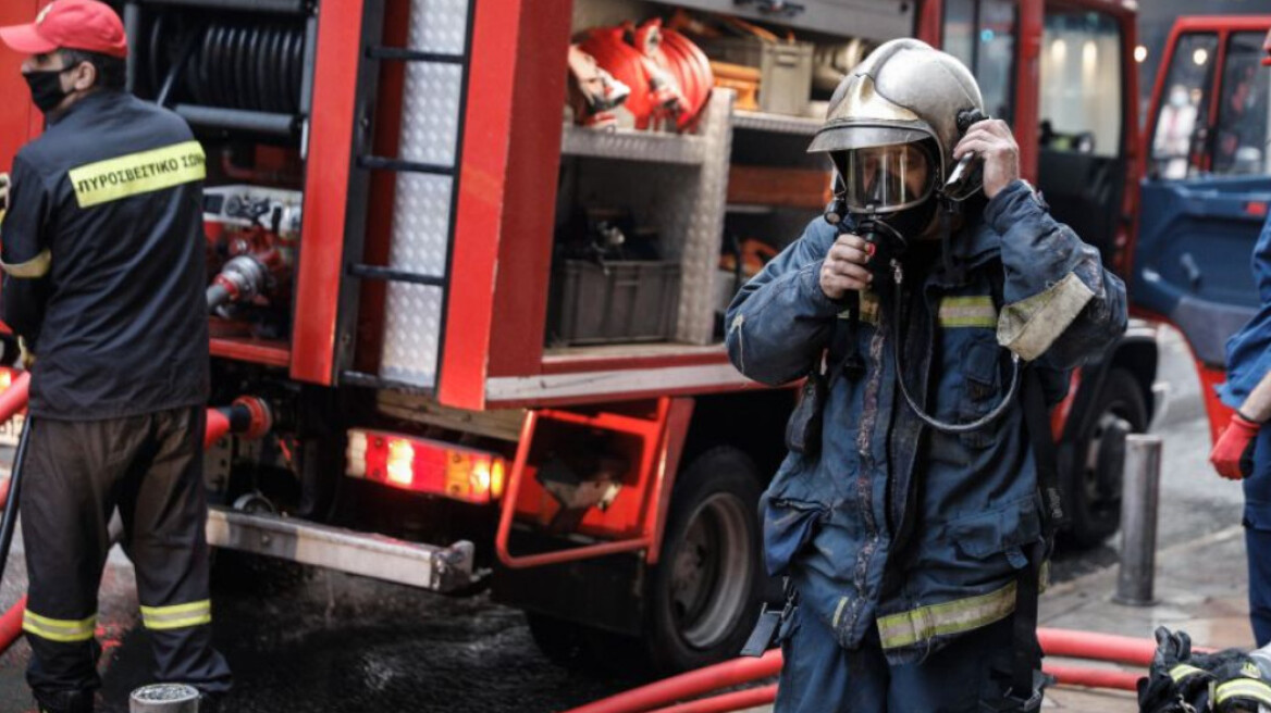 Φωτιά σε αποθήκη γεωργικών προϊόντων στην Αλίαρτο Βοιωτίας