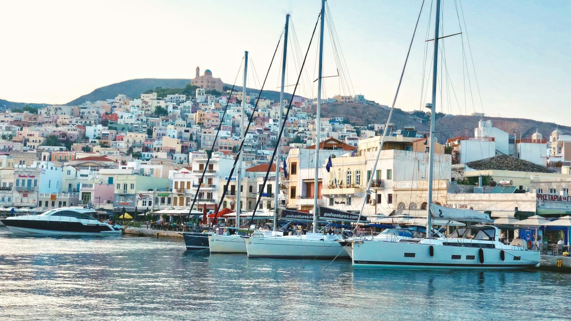 Ένας πλήρης ταξιδιωτικός οδηγός για τη Σύρο, την αρχόντισσα των Κυκλάδων 