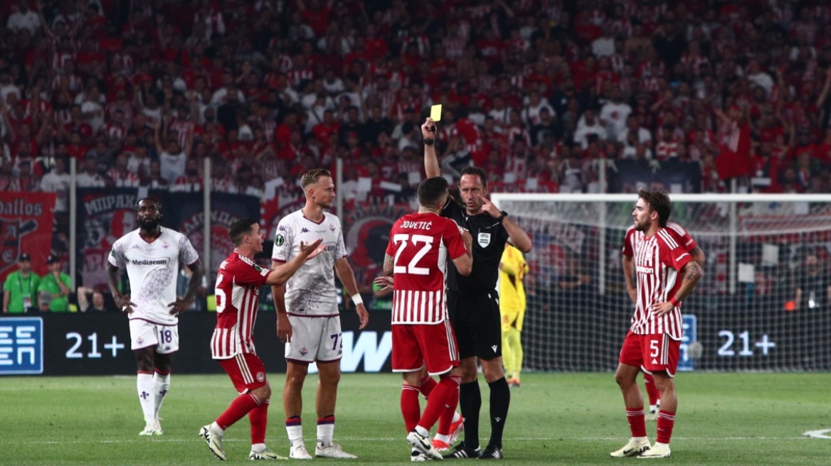 Τελικός Conference League:  Δείτε τη φάση που διαμαρτύρεται ο Ολυμπιακός για πέναλτι